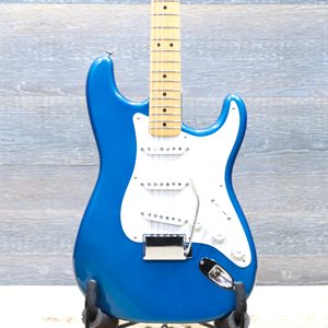 FENDER '57 VINTAGE STRATOCASTER RE-ISSUE LAKE PLACID BLUE ELECTRIC GUITAR W/CASE