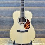 BOUCHER BG-51-C SÉRIE BLUEGRASS GOOSE OM HYBRIDE PALISSANDRE INDIEN AVEC ENSEMBLE CONCERT