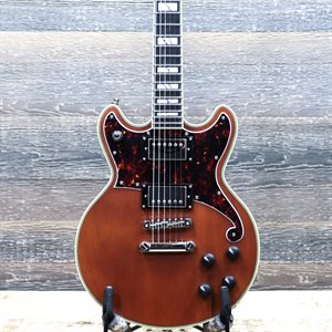 D'ANGELICO DELUXE BRIGHTON MATTE WALNUT DELUXE SERIES ELECTRIC GUITAR AVEC ÉTUI RIGIDE