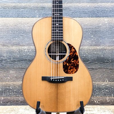 BOUCHER HG-56-M HERITAGE GOOSE SERIES 000/12-FRET TO BODY W/CASE BOUCHER HG-56-M HERITAGE GOOSE SERIES 000/12-FRET TO BODY W/CASE